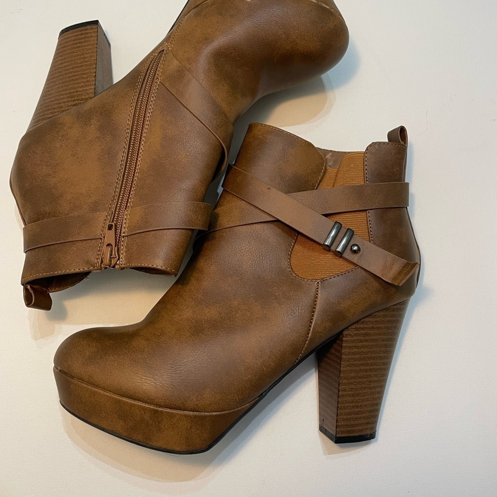 Dominique  Nicole Brown Ankle Boots Size 9W SB-AR - Picture 3 of 6
